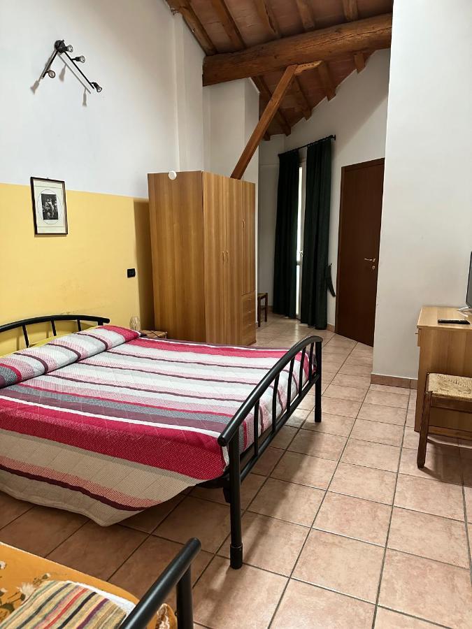 Agriturismo La Rasdora Porto Mantovano Kültér fotó