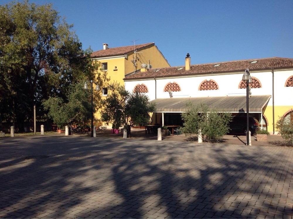 Agriturismo La Rasdora Porto Mantovano Kültér fotó